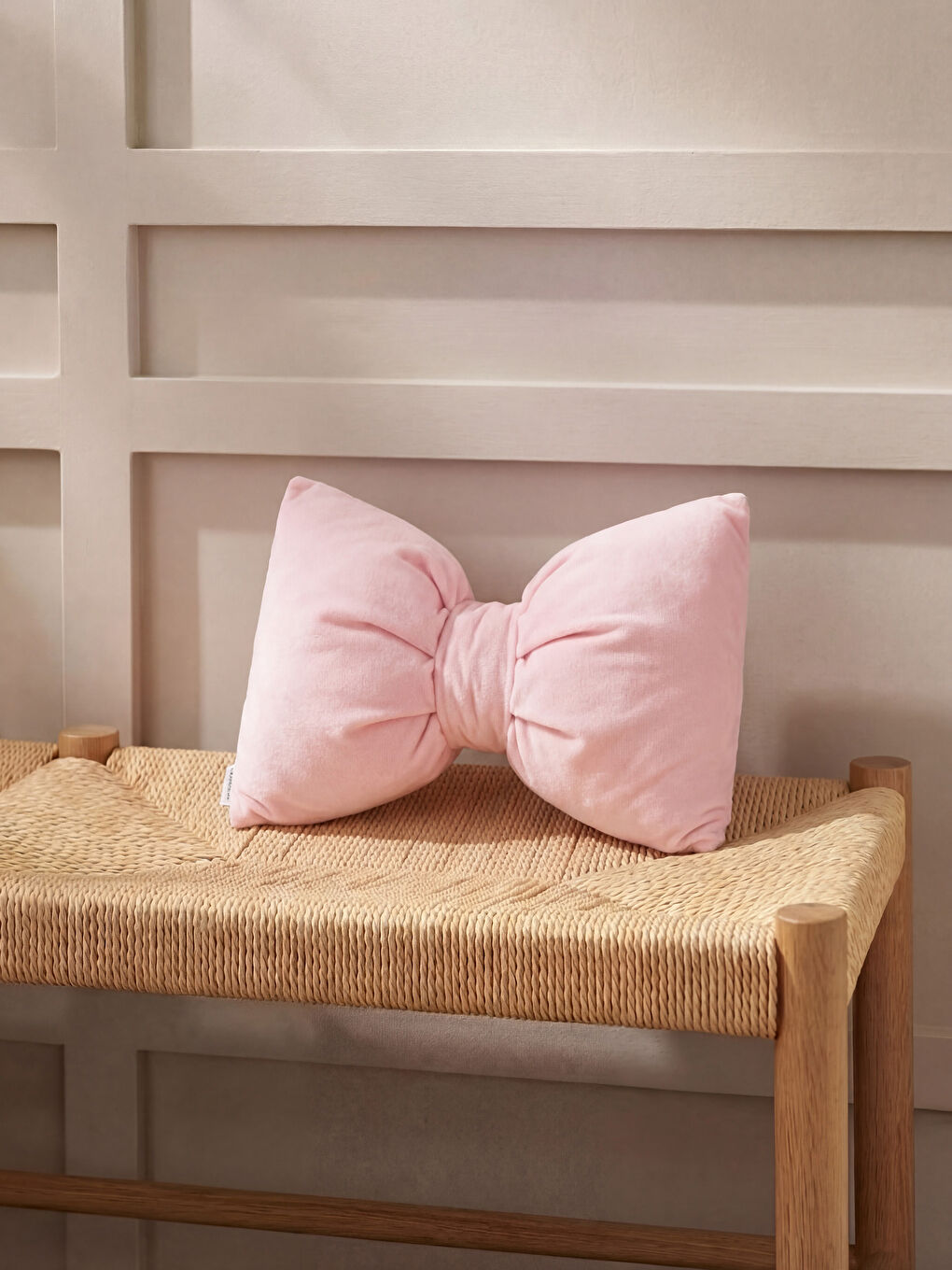 Bow Figured Throw Pillow 39 cm
