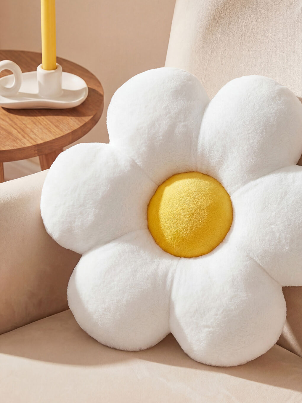 Flower Figured Throw Pillow