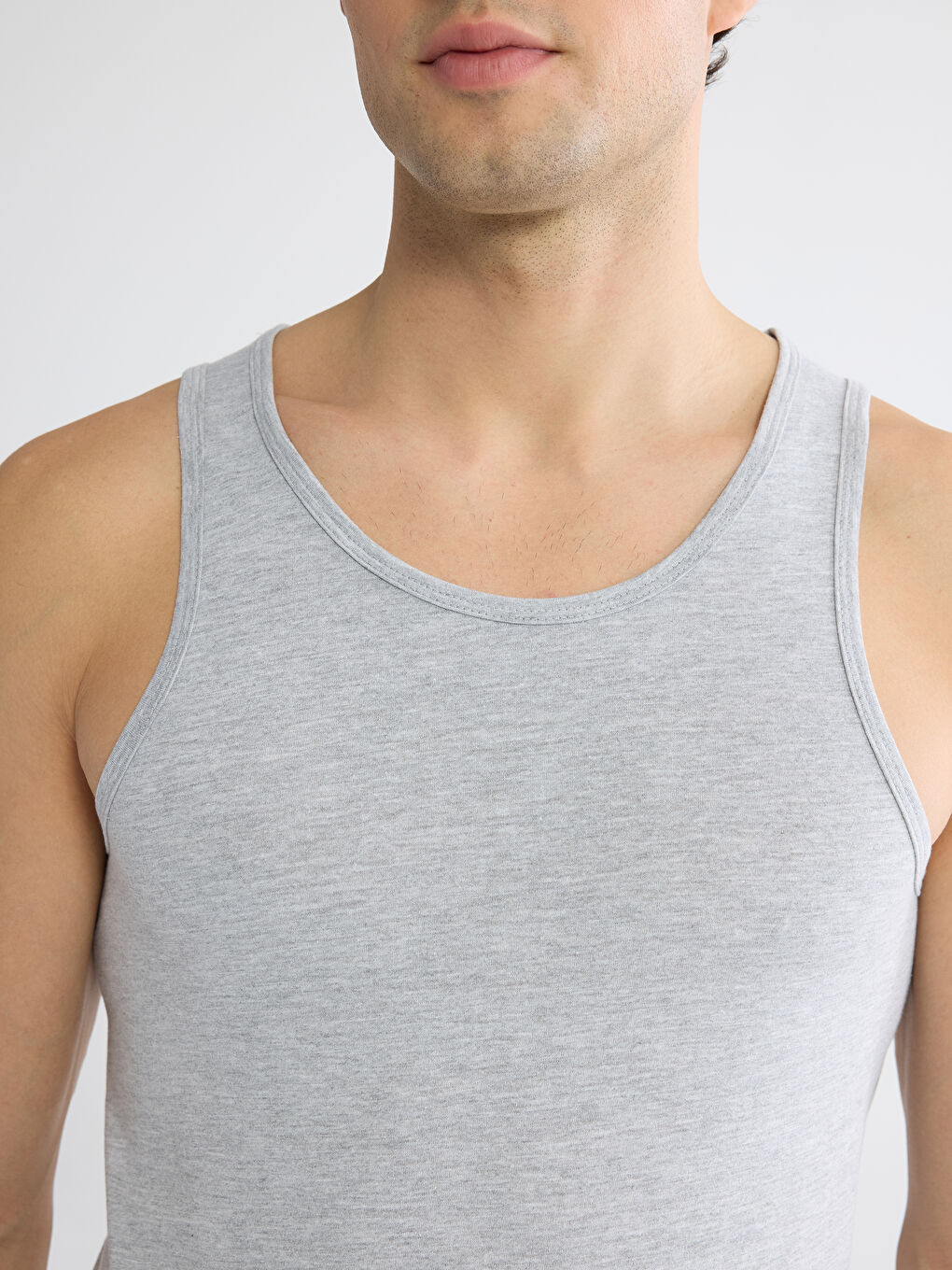 Ерлерге арналған u-мойын майка, үш данадан тұратын-3