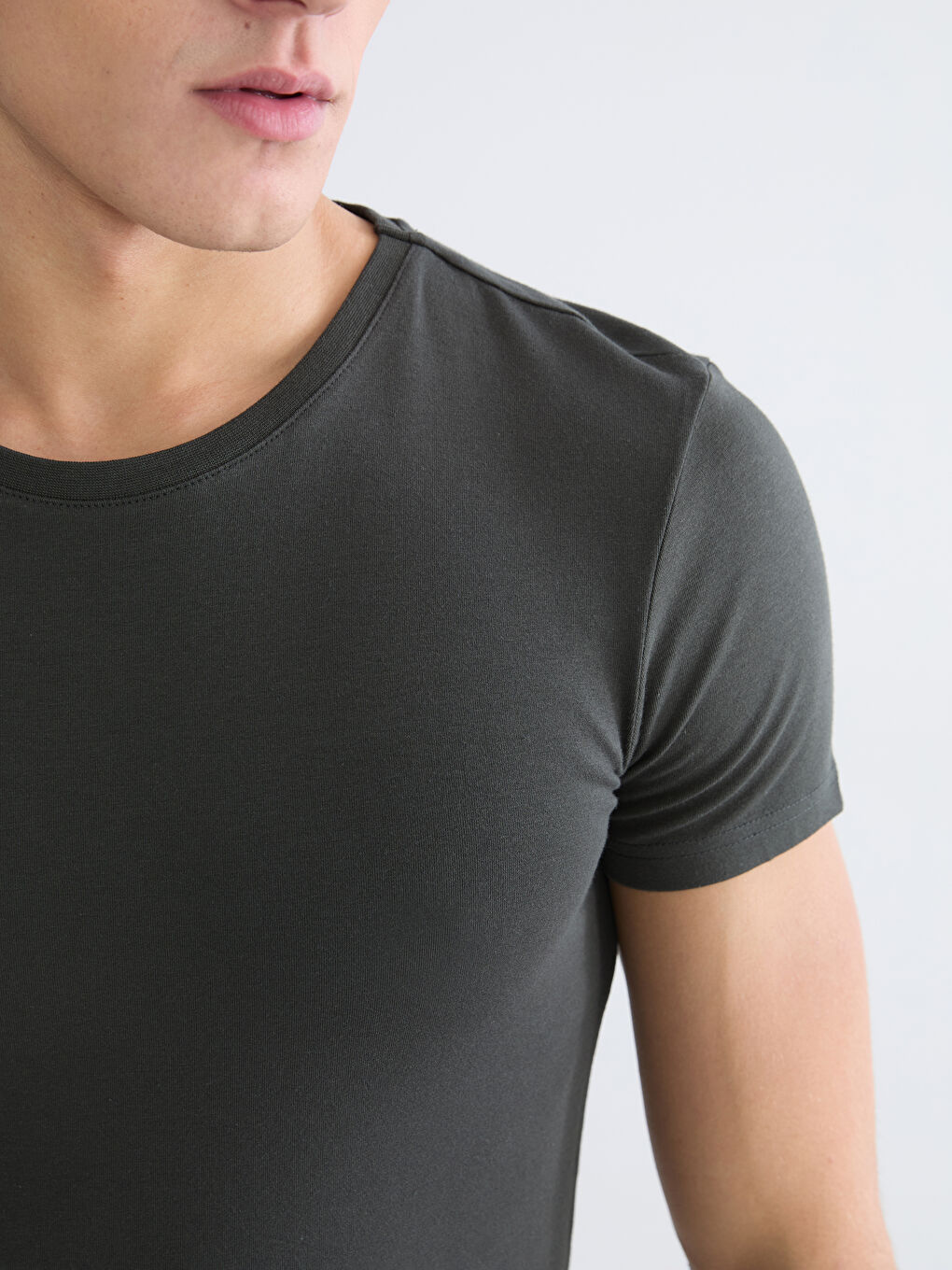 Haki Bisiklet Yaka Kısa Kollu Erkek Atlet-2