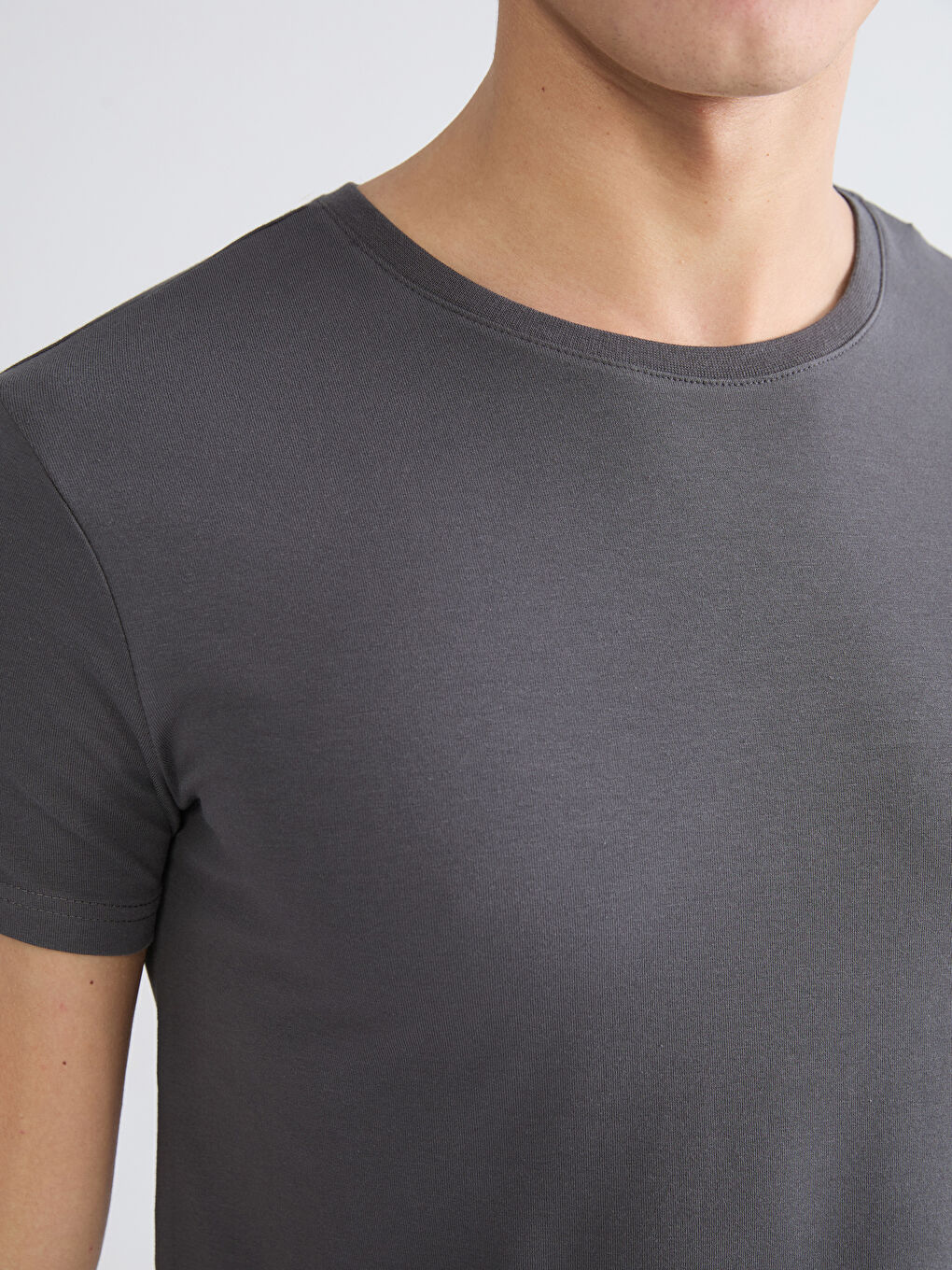 Gri Bisiklet Yaka Kısa Kollu Erkek Atlet-2