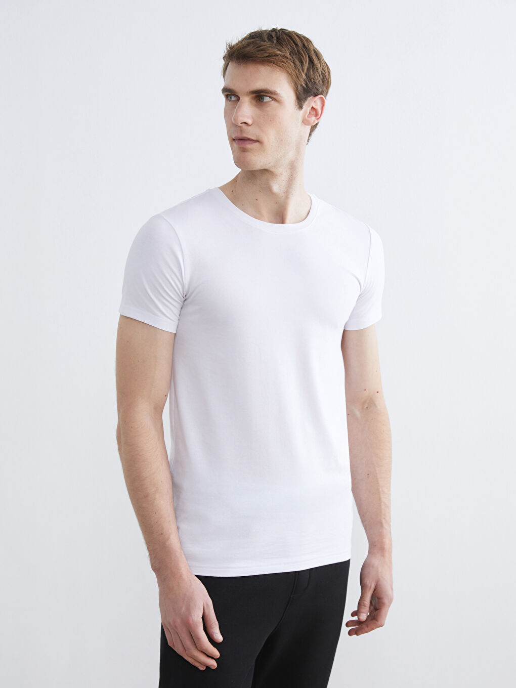 Beyaz Bisiklet Yaka Kısa Kollu Erkek Atlet