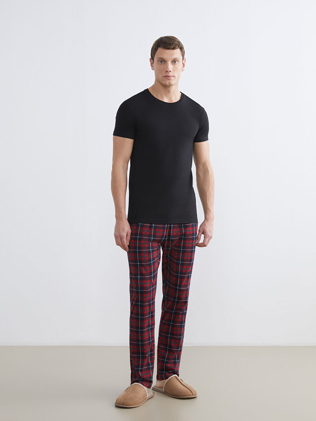 Siyah Bisiklet Yaka Kısa Kollu Erkek Atlet-1