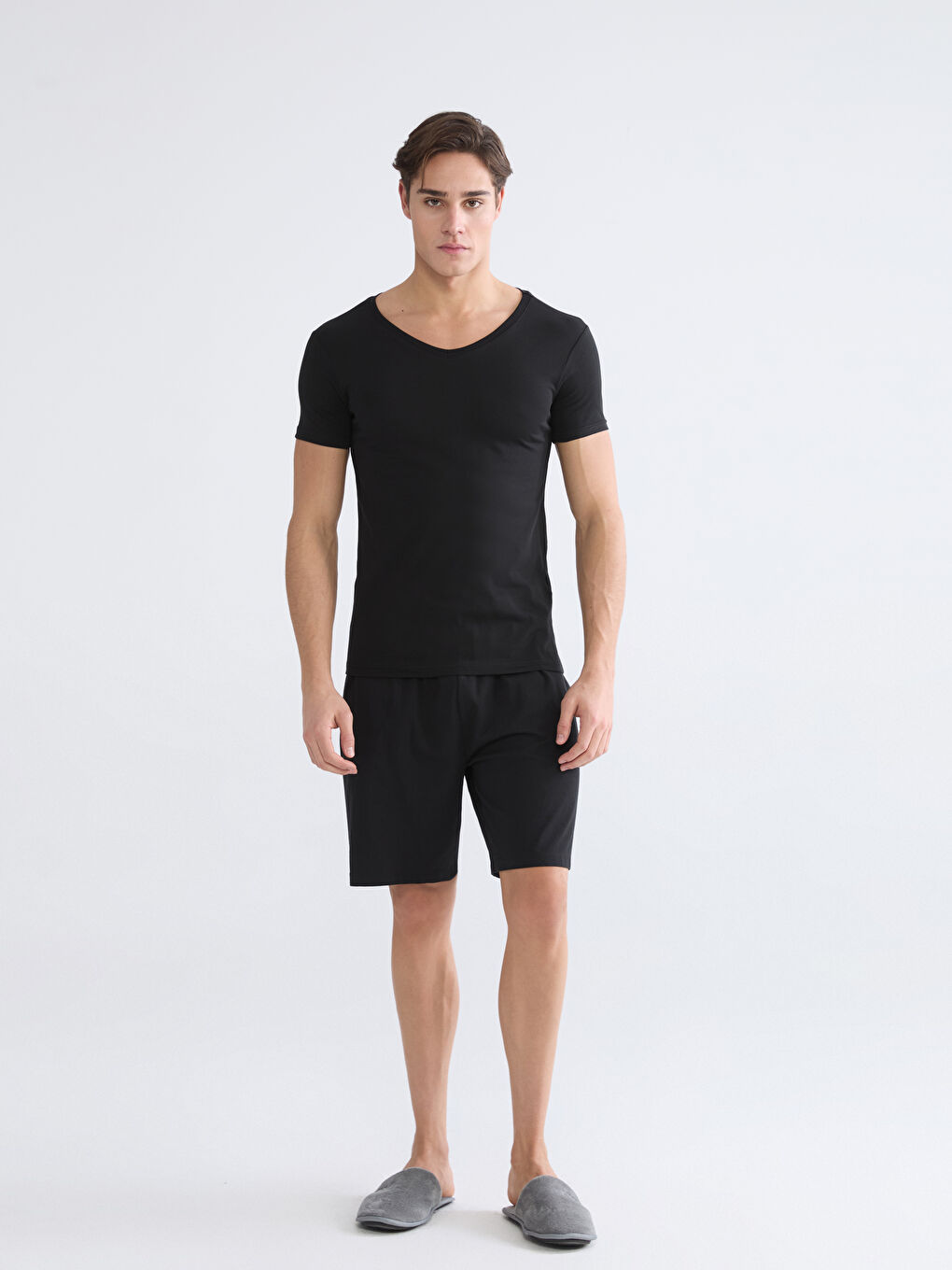 Siyah V Yaka Kısa Kollu Erkek Atlet-1