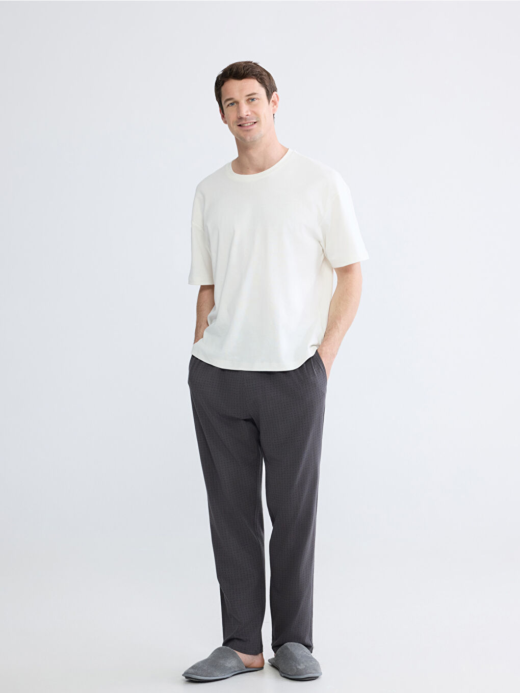 მამაკაცები შავი პიჟამა ქვედაბოლო