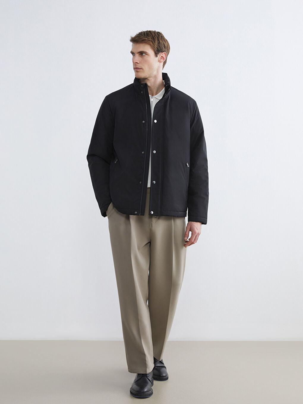 Siyah Standart Kalıp Kapüşonlu Erkek Mont-1