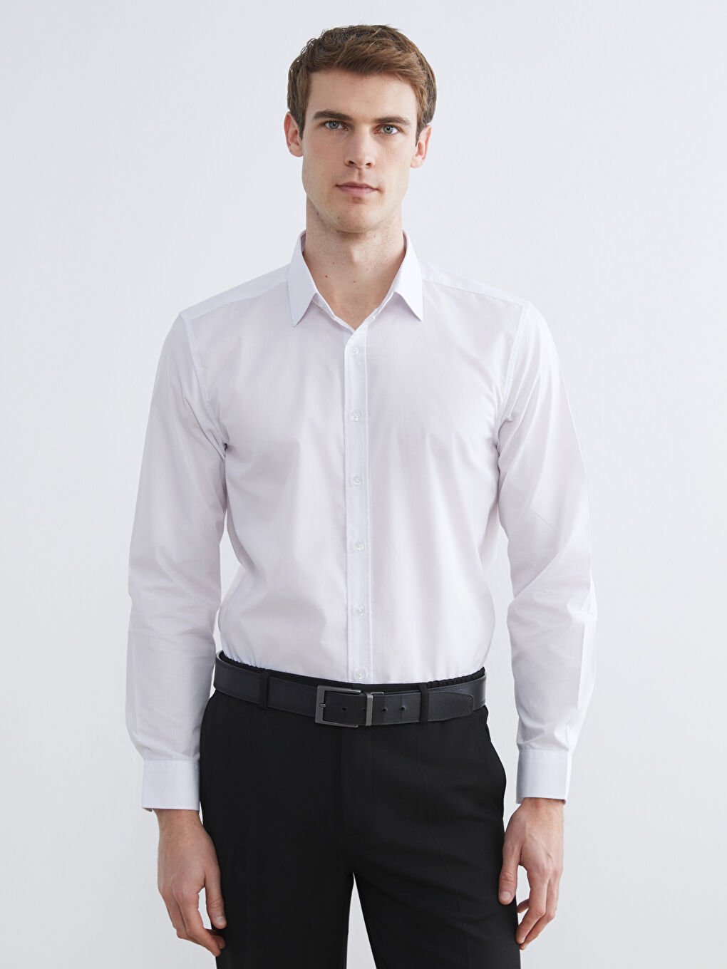 მამაკაცები თეთრი პერანგი