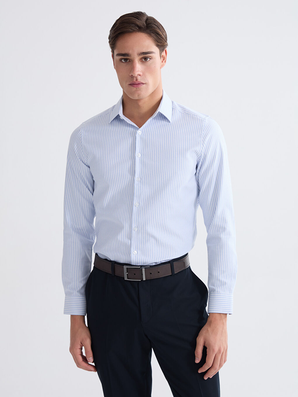 მამაკაცები ლურჯი პერანგი