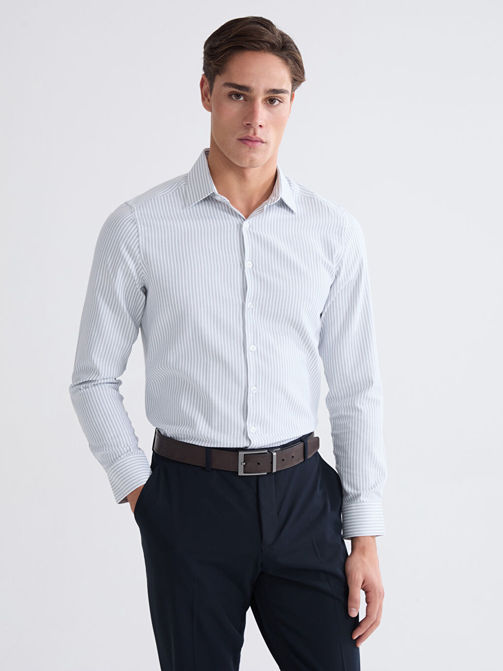 მამაკაცები მწვანე პერანგი