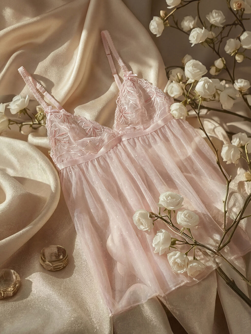 V-Ausschnitt Gepunktetes Riemchen Nachthemd