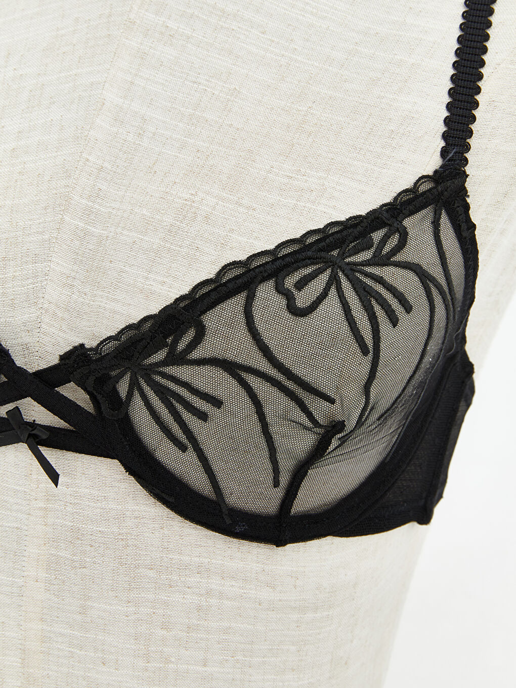 Siyah Balenli Dolgusuz Nakışlı Fantezi Tişört Sütyen-2