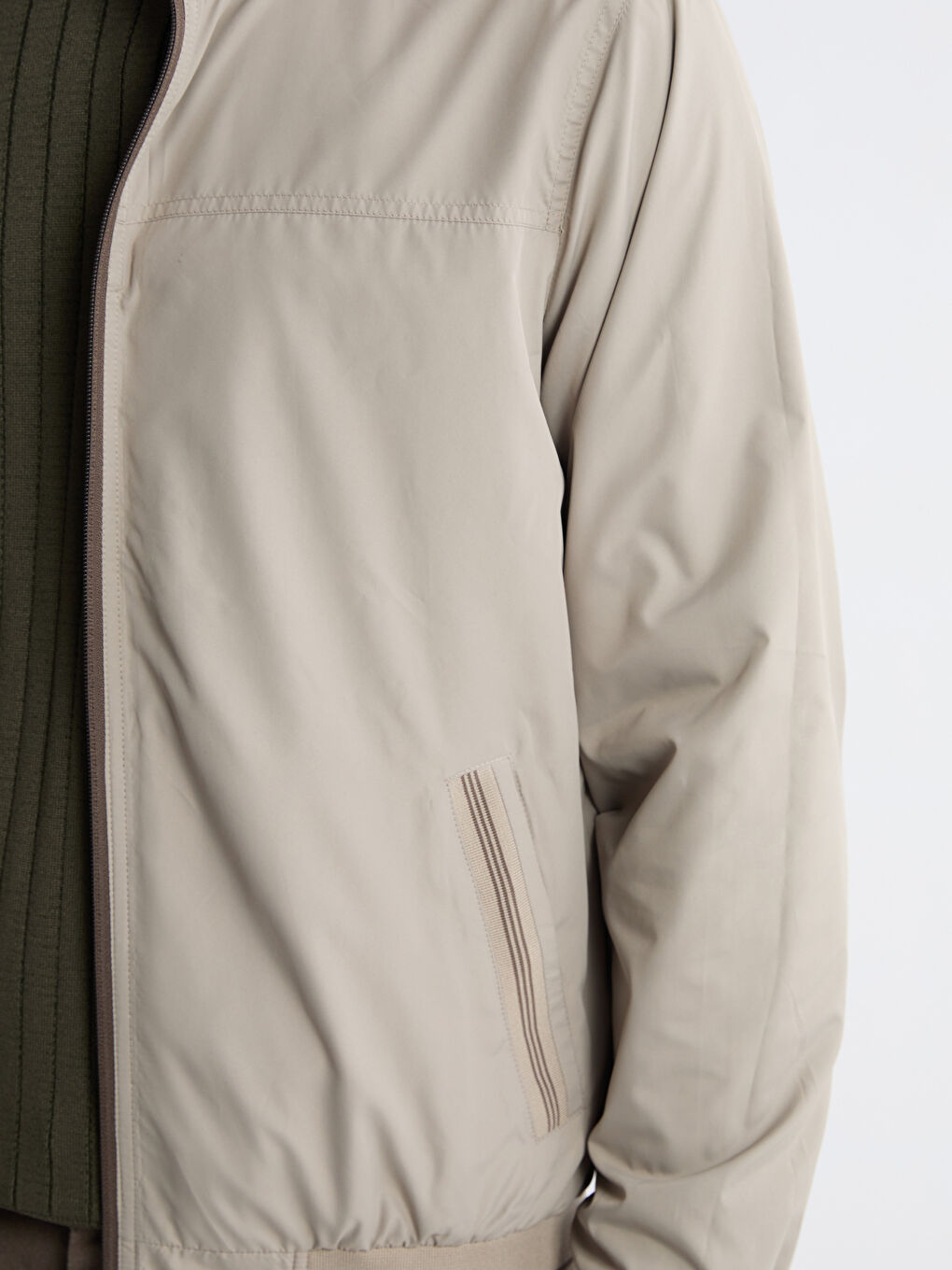 Haki Standart Kalıp Dik Yaka Erkek Mont-5