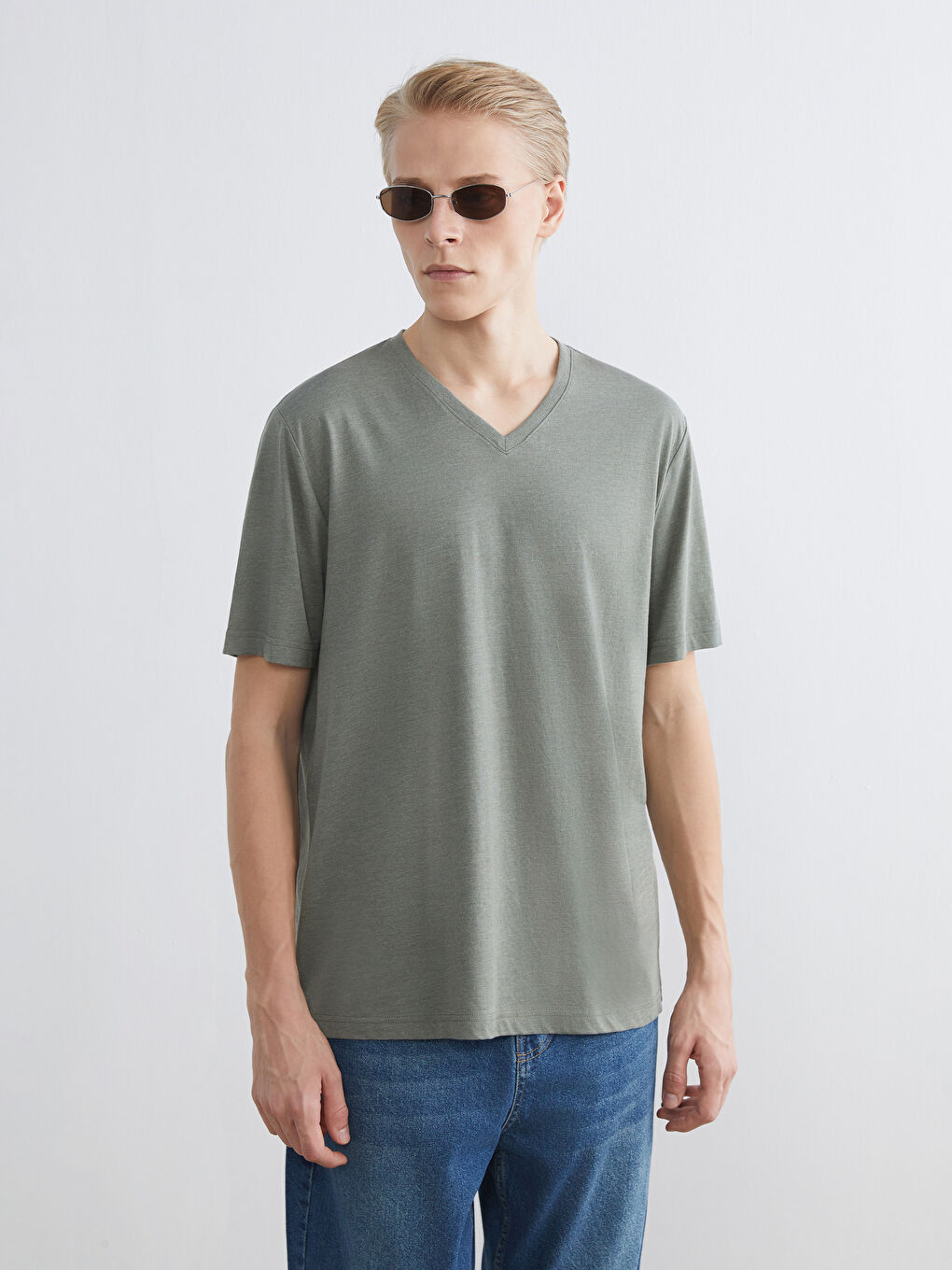 Ерлерге арналған v жағалы қысқа жең трикотаж футболка-1