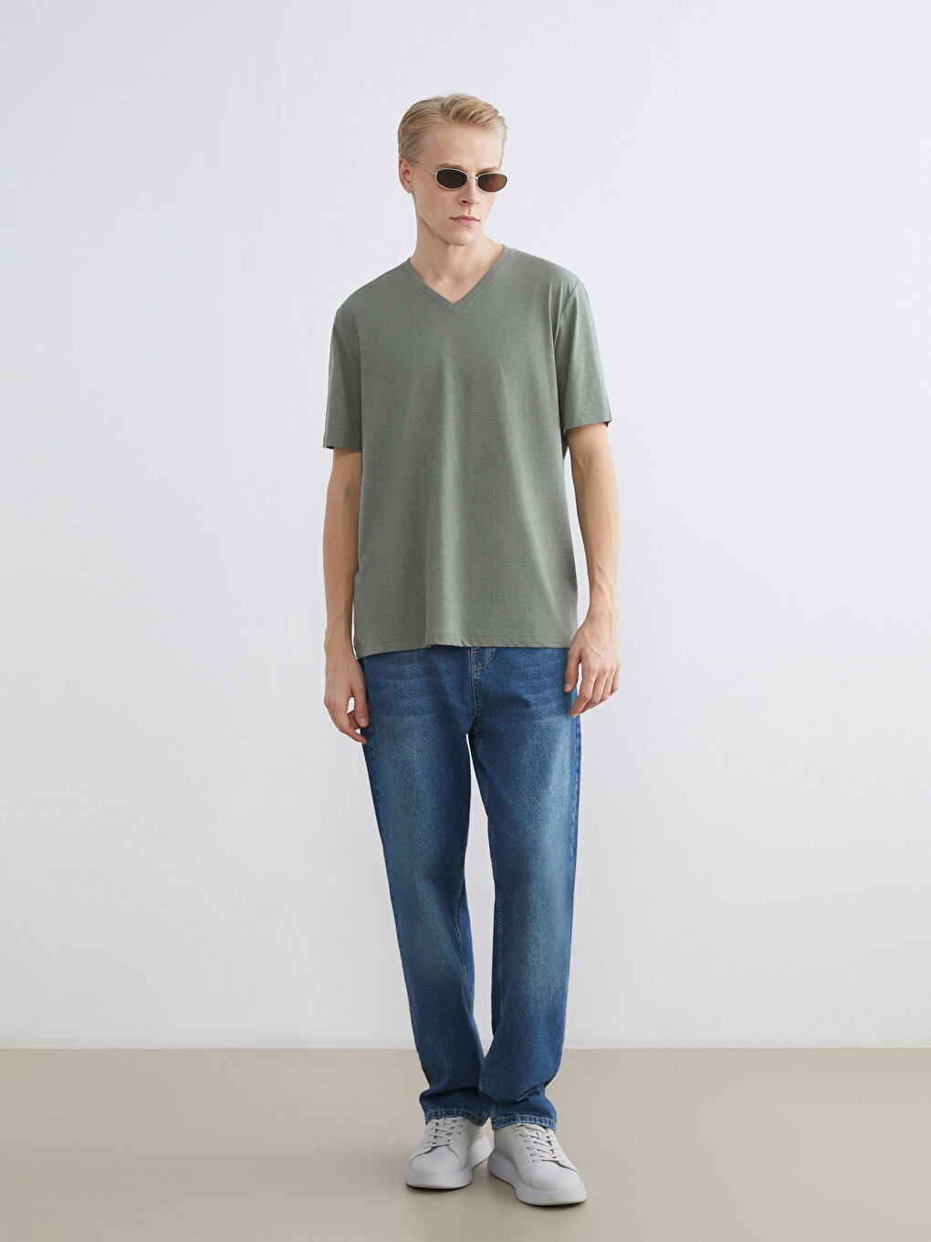 Ерлерге арналған v жағалы қысқа жең трикотаж футболка-2