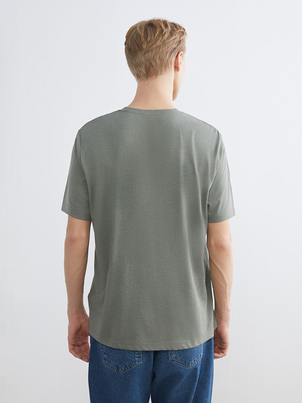 Ерлерге арналған v жағалы қысқа жең трикотаж футболка-6