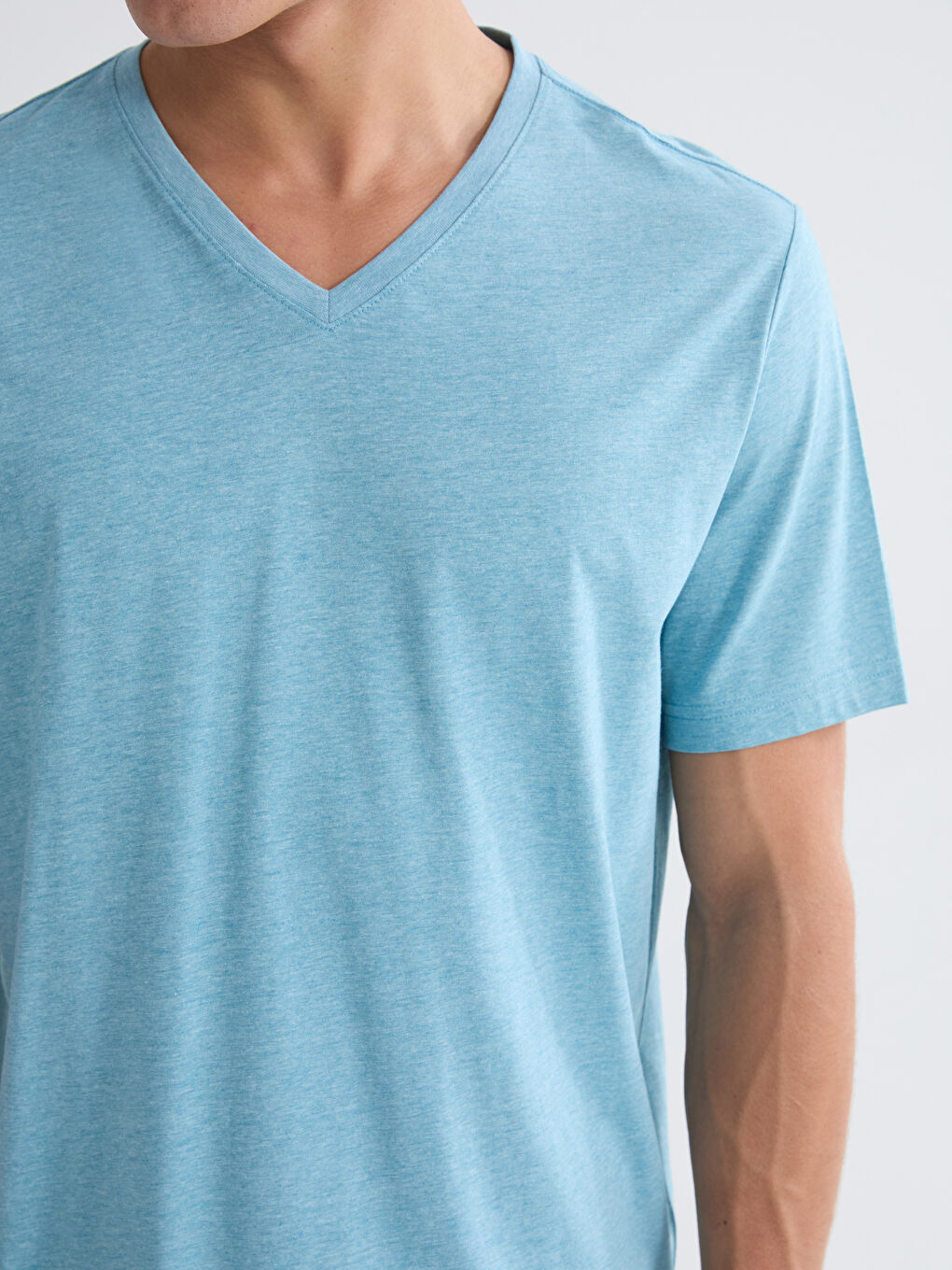 Ерлерге арналған v жағалы қысқа жең трикотаж футболка-4