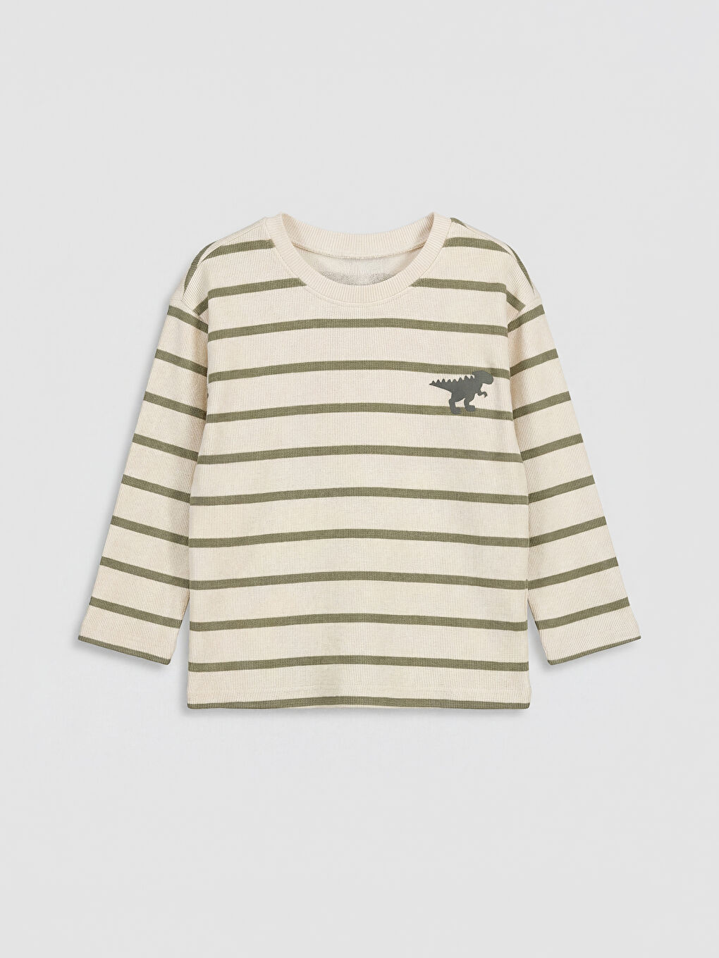 ბიჭი მწვანე მაისურები და ზედები