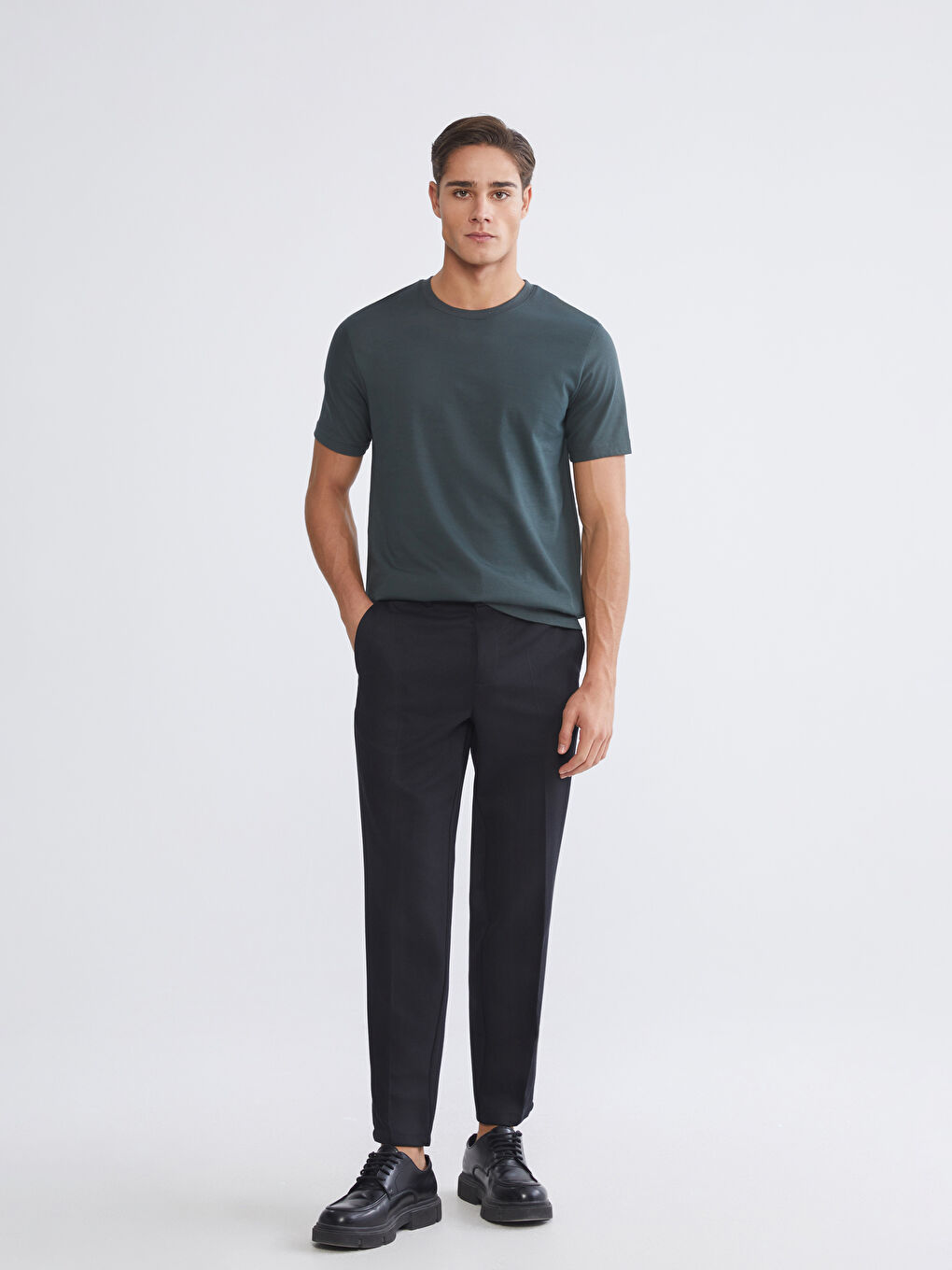 Ерлерге арналған тар пішім чино шалбар