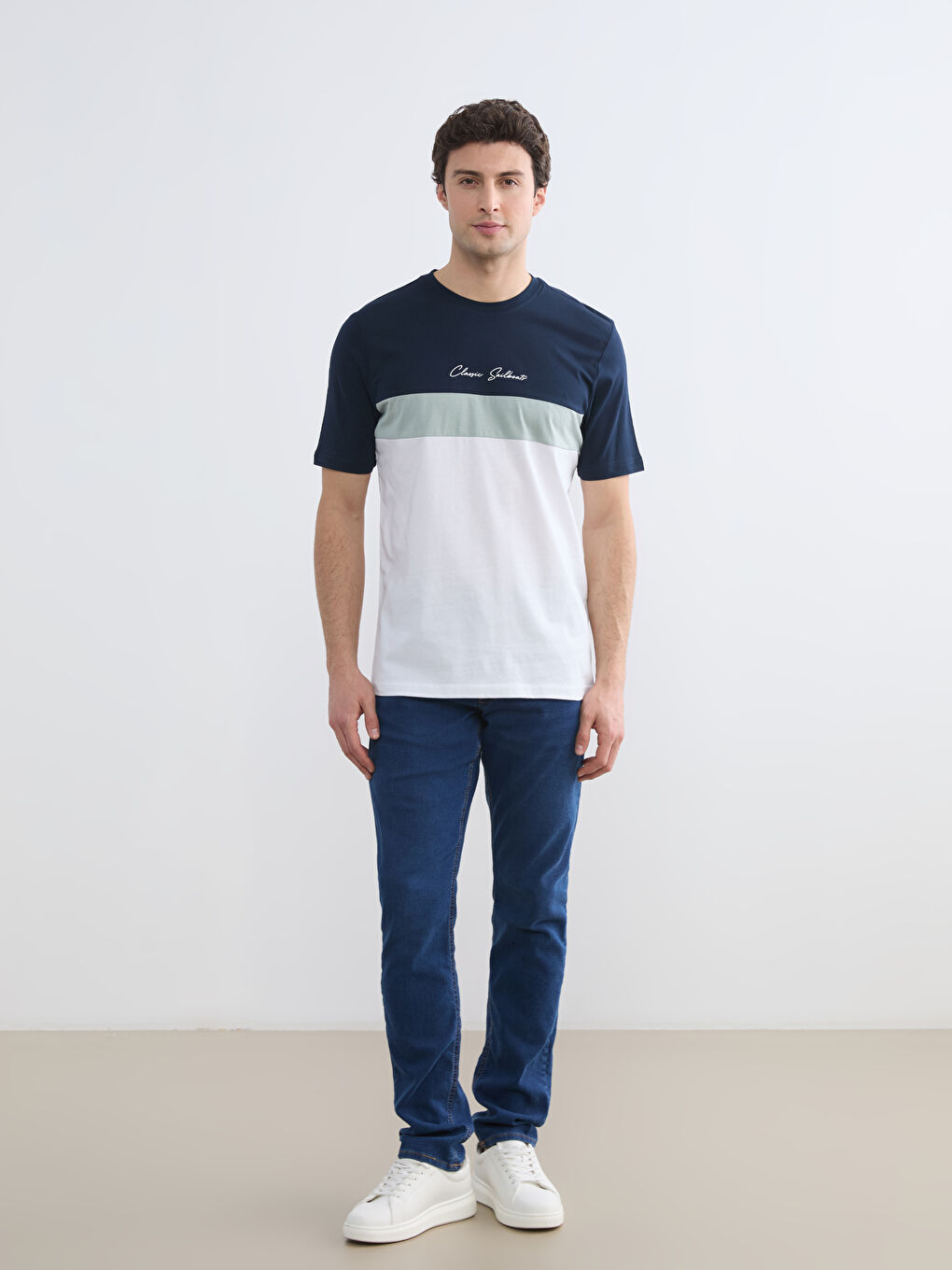 تیشێرت یه‌خه‌ خڕ قوماشی دوو یان سێ ڕەنگی زەق جێرسی بۆ پیاوان-1