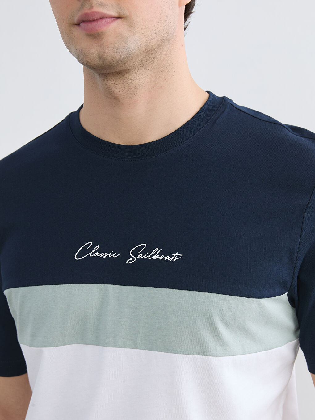 تیشێرت یه‌خه‌ خڕ قوماشی دوو یان سێ ڕەنگی زەق جێرسی بۆ پیاوان-2