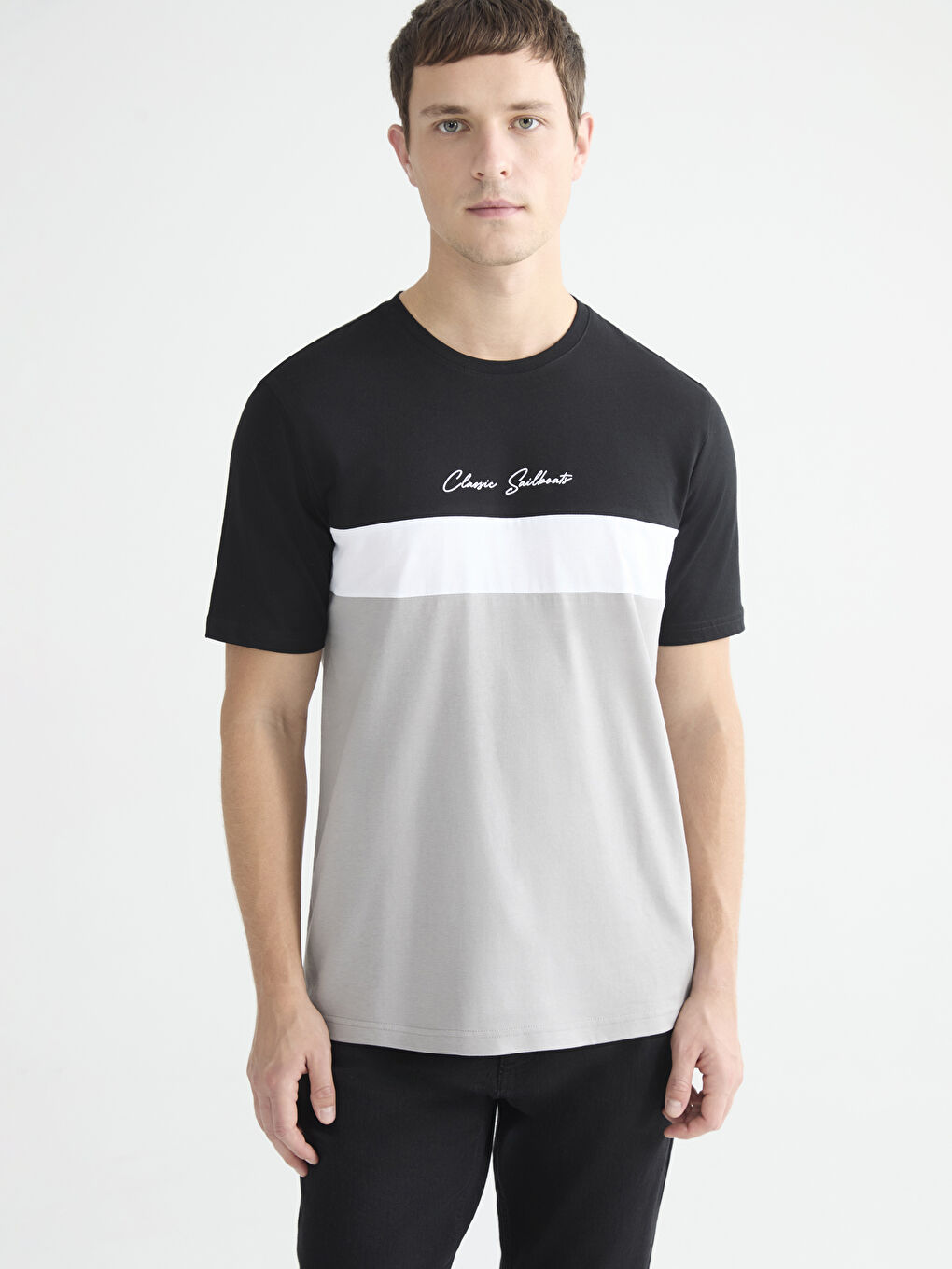 Siyah Bisiklet Yaka Kısa Kollu Renk Bloklu Erkek Tişört-1