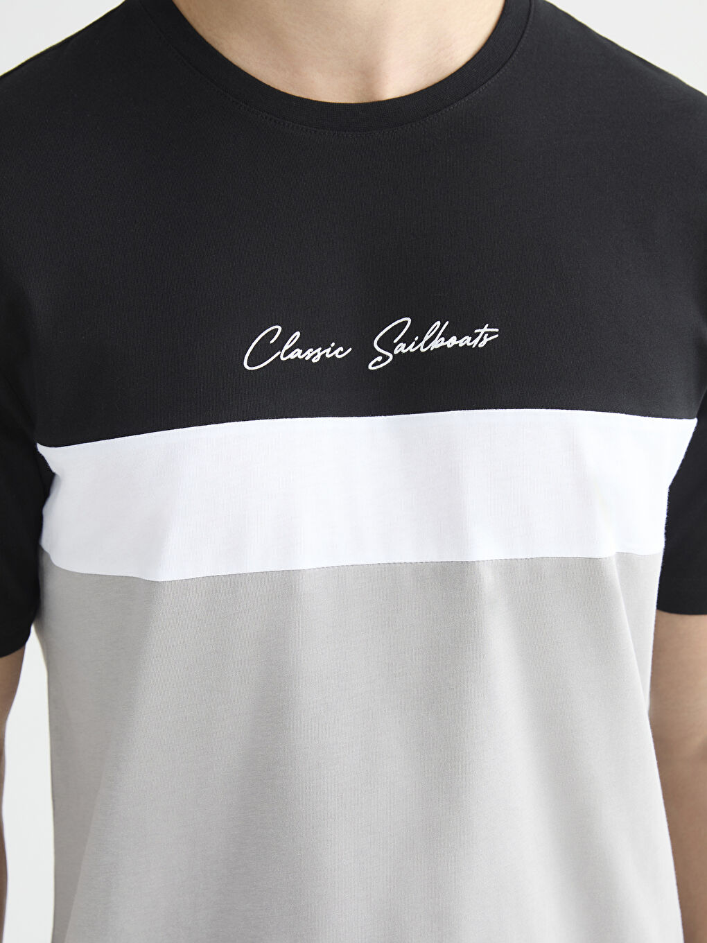 Siyah Bisiklet Yaka Kısa Kollu Renk Bloklu Erkek Tişört-4