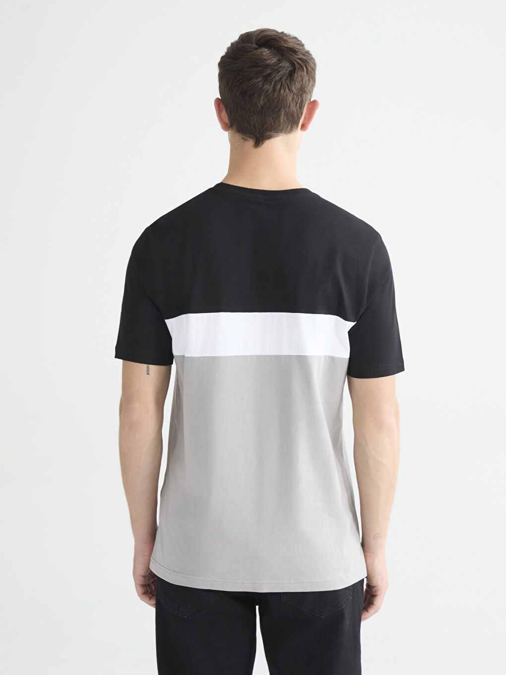 Siyah Bisiklet Yaka Kısa Kollu Renk Bloklu Erkek Tişört-6