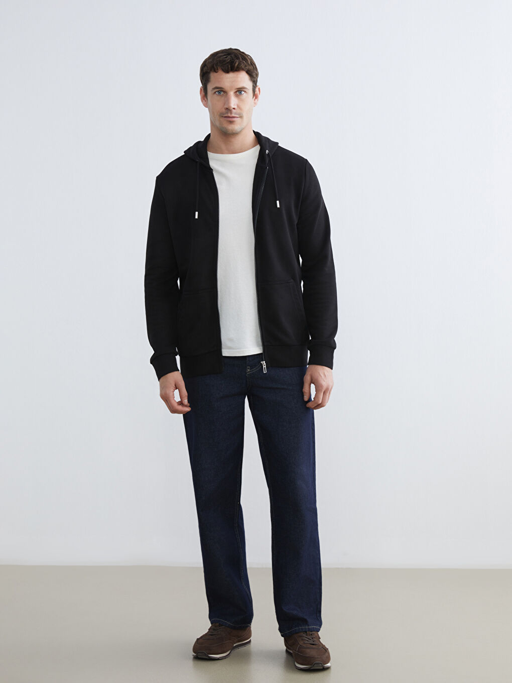 Siyah Standart Kalıp Kapüşonlu Erkek Fermuarlı Sweatshirt-1