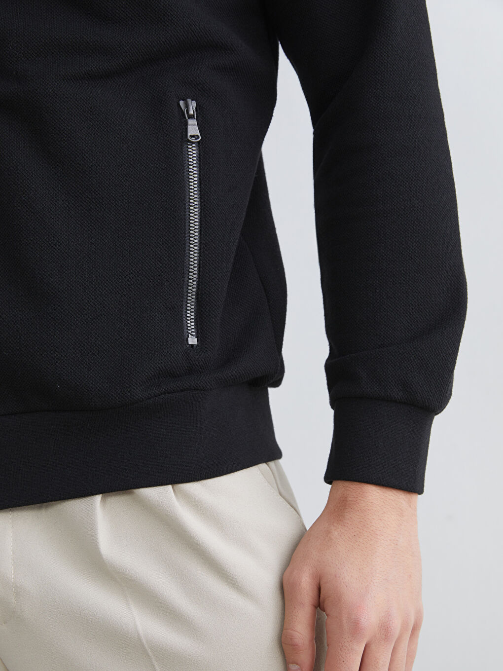 سویتشێرتی چاپکراوی یه‌خه‌ی مل بەرز بۆ پیاوان بە زنجیر-3