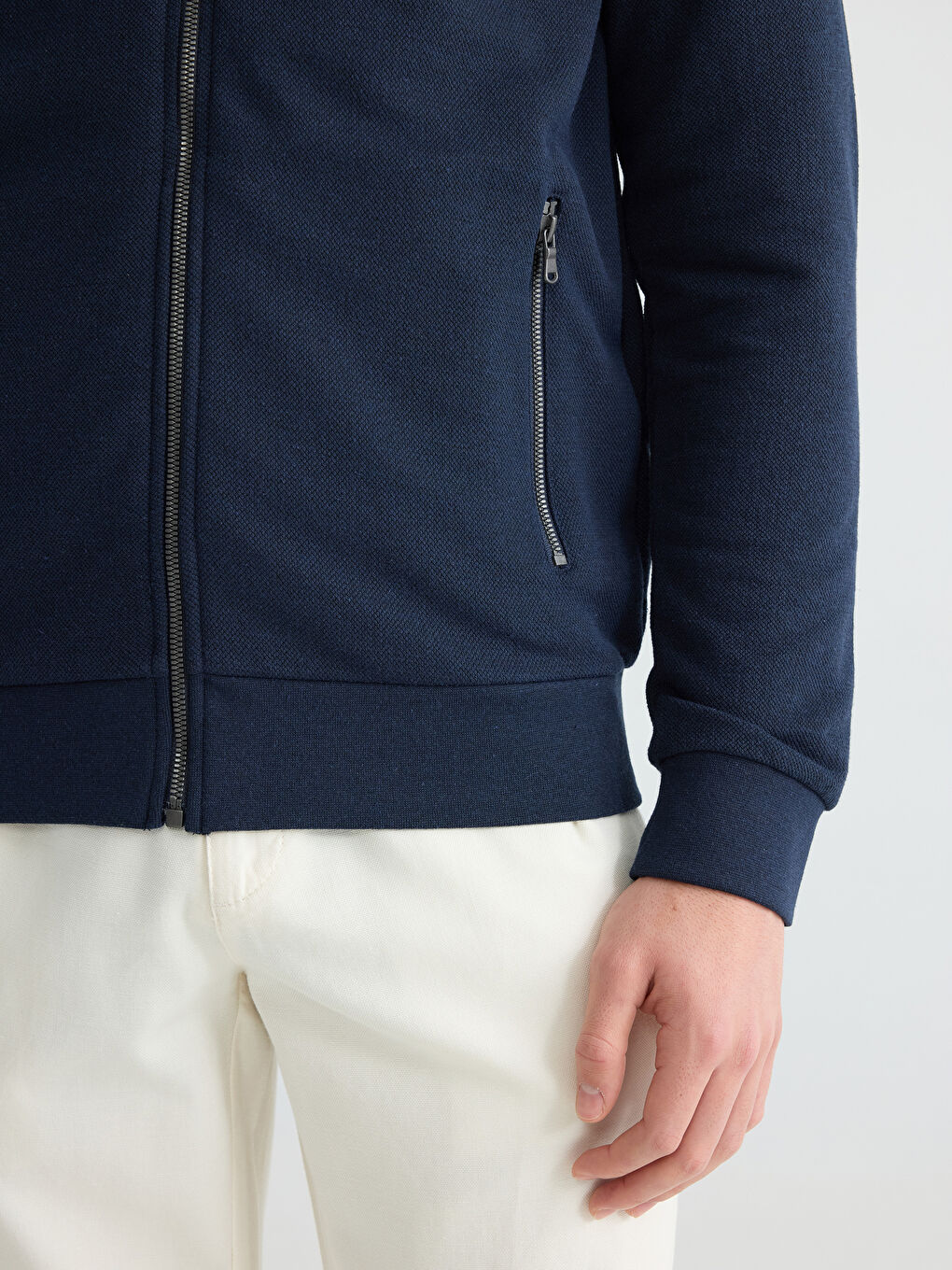 سویتشێرتی چاپکراوی یه‌خه‌ی مل بەرز بۆ پیاوان بە زنجیر-2