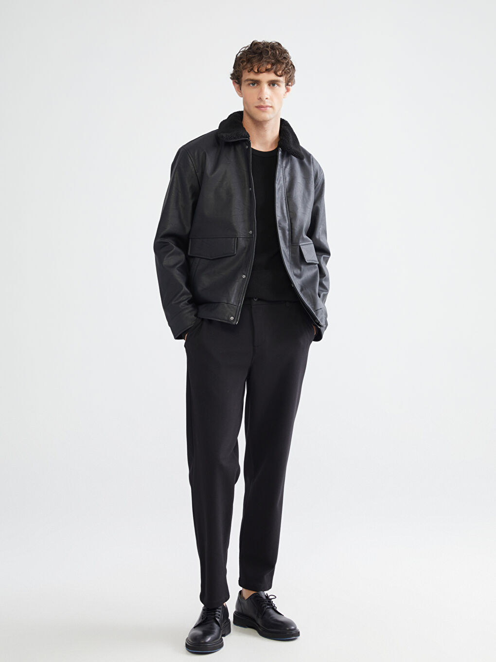 Siyah Standart Kalıp Kürk Yaka Erkek Deri Görünümlü Mont-1