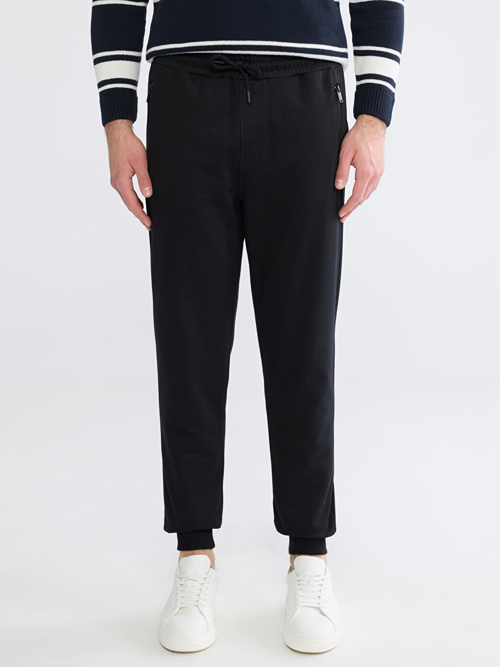 Siyah Standart Kalıp Fermuarlı Cepli Erkek Jogger Eşofman Altı-1