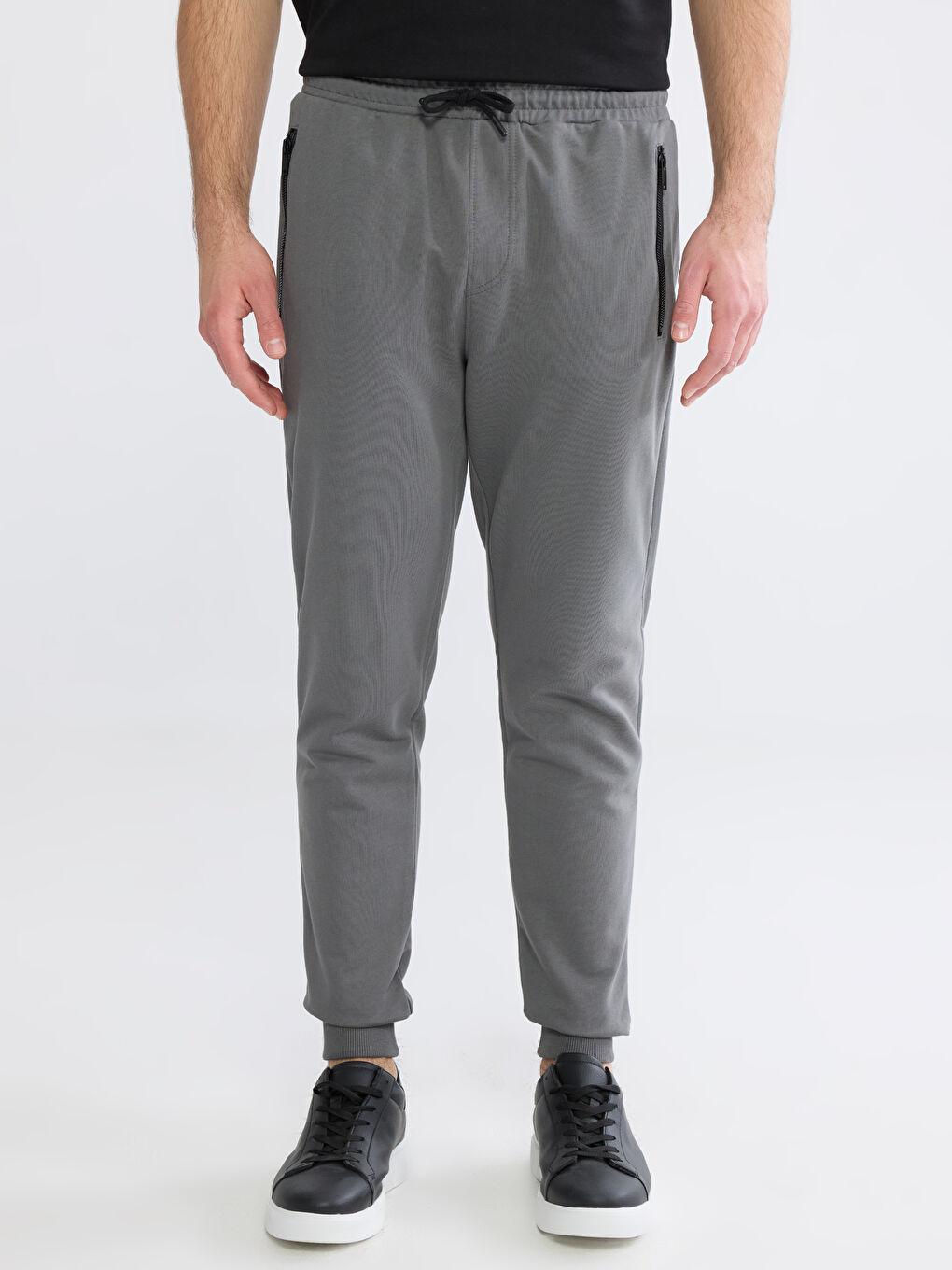 Gri Standart Kalıp Fermuarlı Cepli Erkek Jogger Eşofman Altı-1
