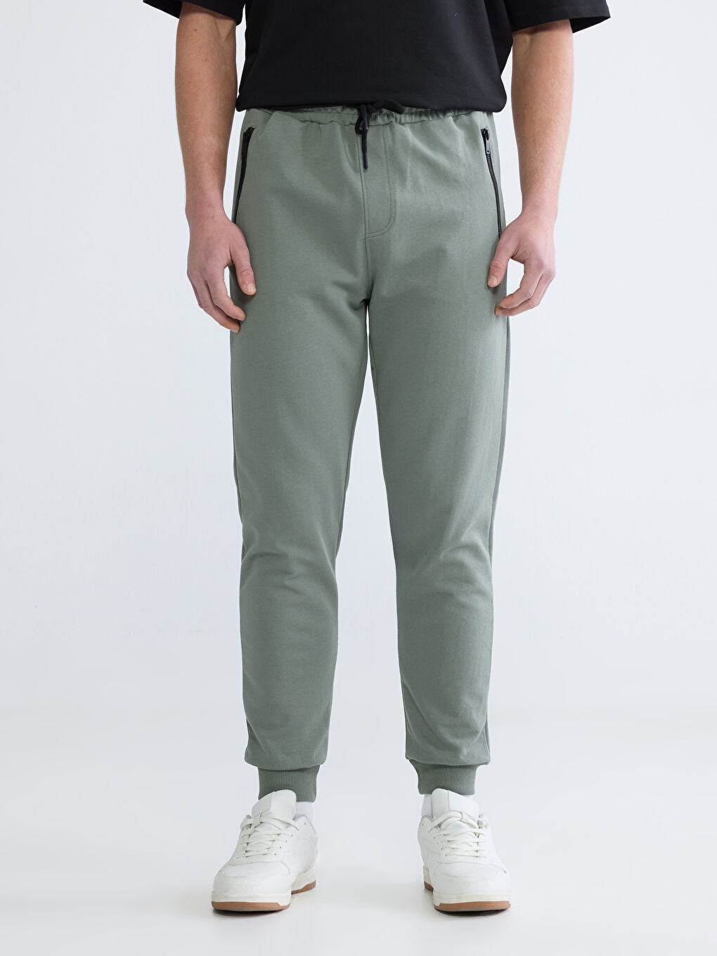 Haki Standart Kalıp Fermuarlı Cepli Erkek Jogger Eşofman Altı-1