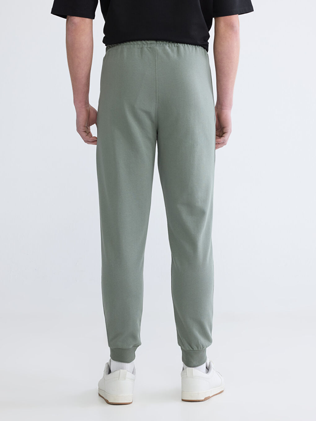 Haki Standart Kalıp Fermuarlı Cepli Erkek Jogger Eşofman Altı-3