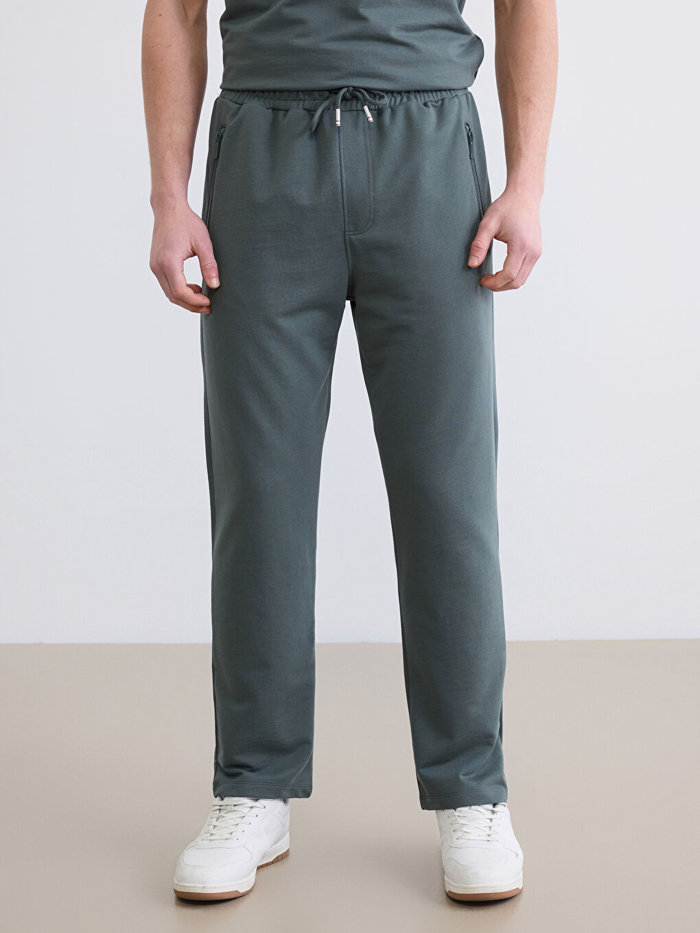 Men's Standard Fit Sweatpants-1