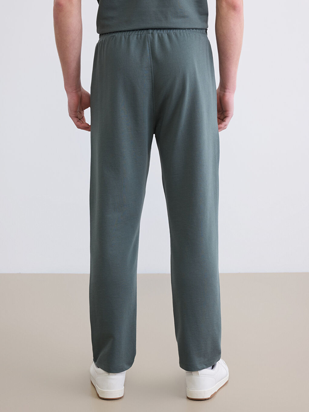 Men's Standard Fit Sweatpants-3