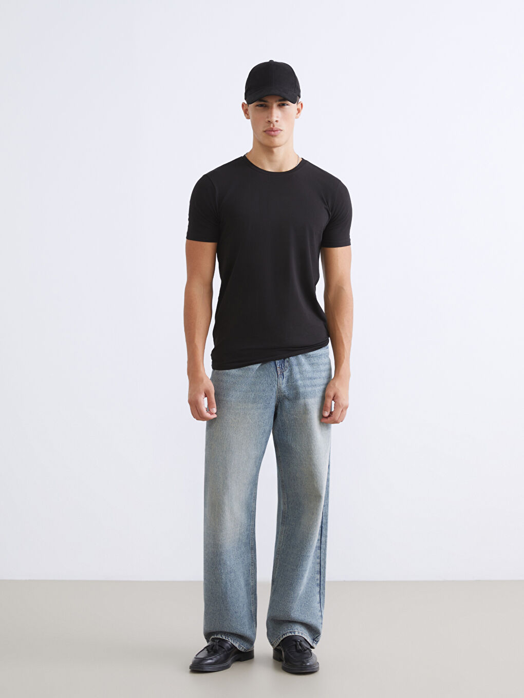 Siyah Bisiklet Yaka Penye Erkek Tişört-1