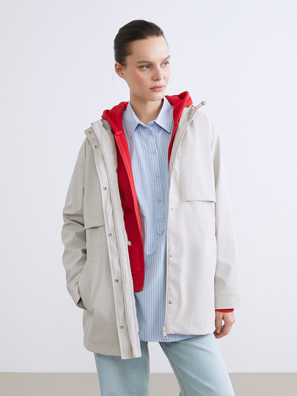 Kapüşonlu Kadın Deri Görünümlü Yağmurluk