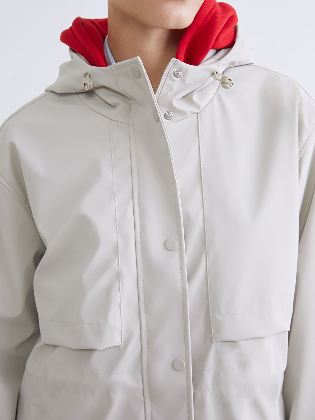 Kapüşonlu Kadın Deri Görünümlü Yağmurluk-2