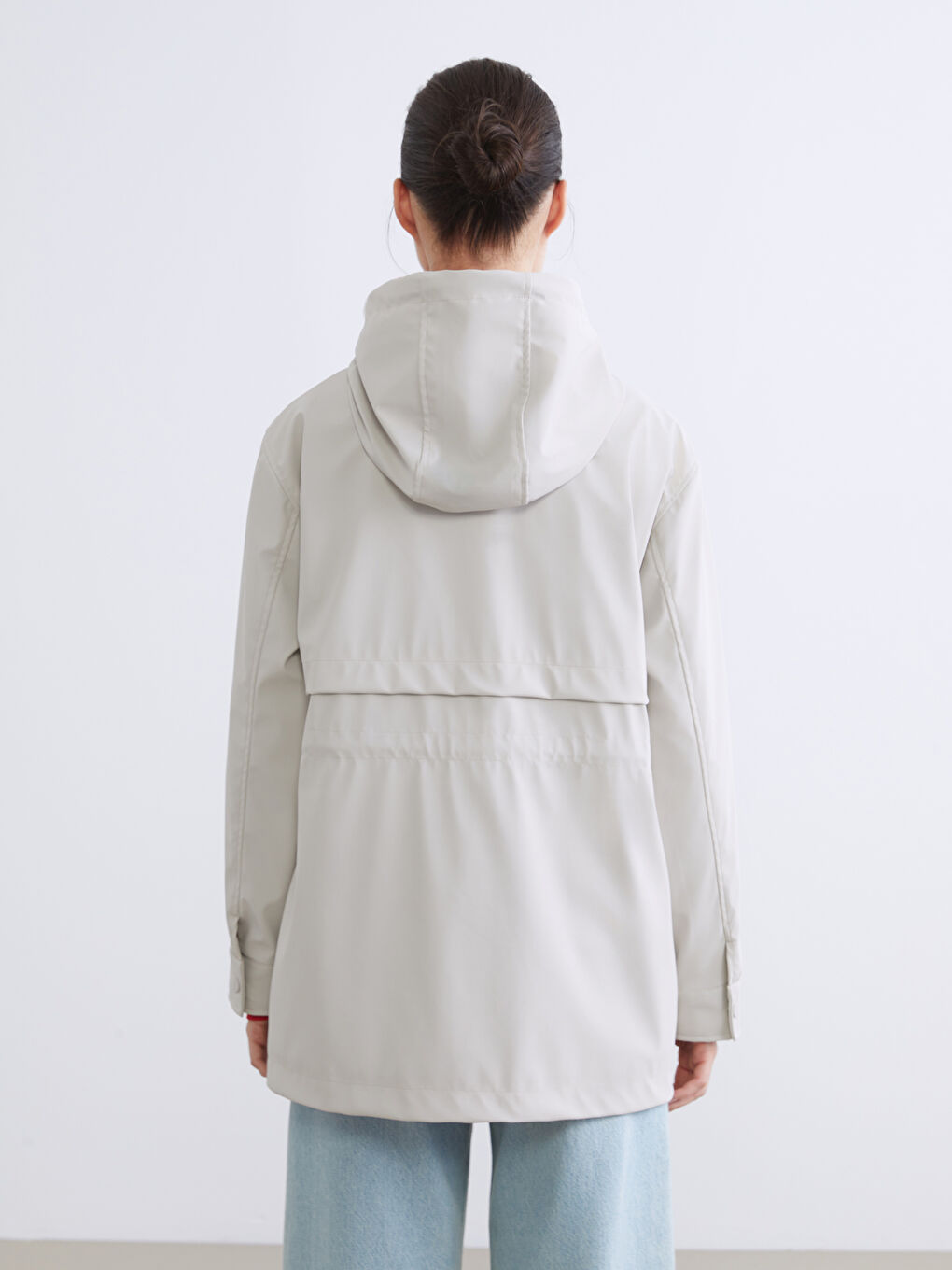 Kapüşonlu Kadın Deri Görünümlü Yağmurluk-4