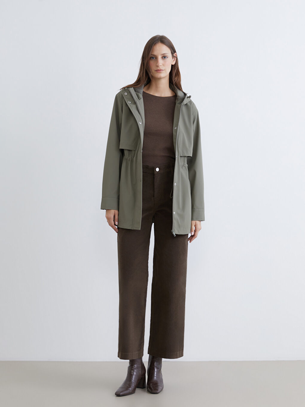 Kapüşonlu Kadın Deri Görünümlü Yağmurluk-1