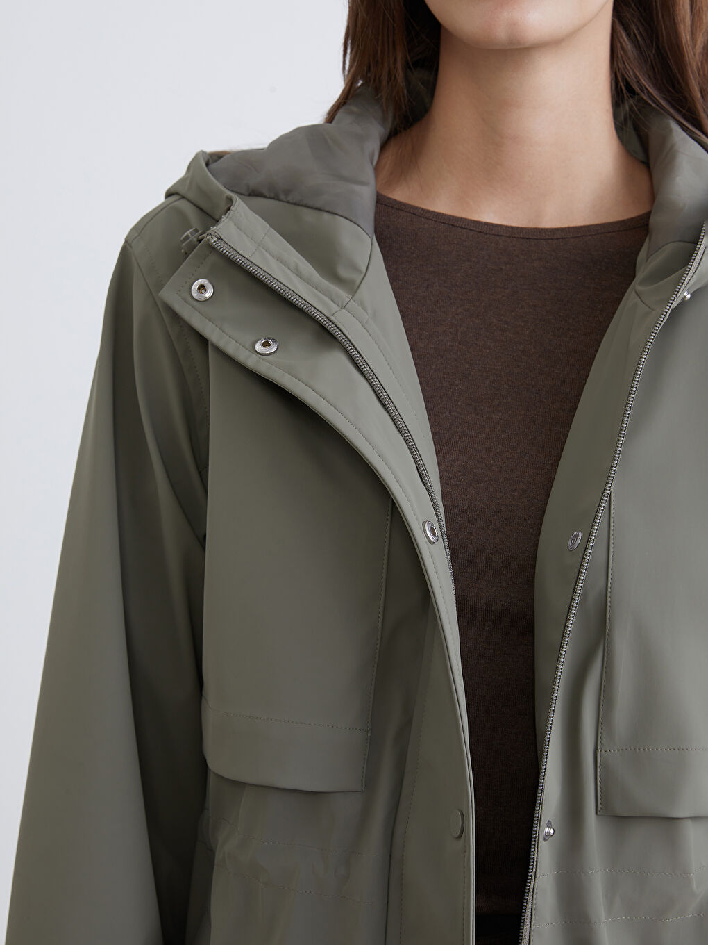 Kapüşonlu Kadın Deri Görünümlü Yağmurluk-2