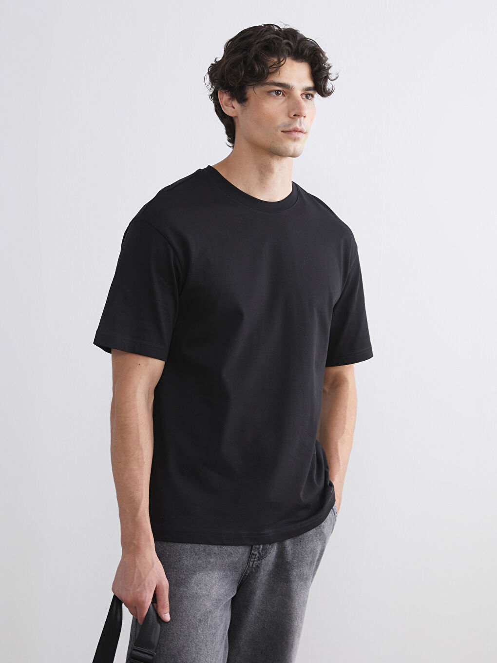 Siyah Bisiklet Yaka Erkek Tişört