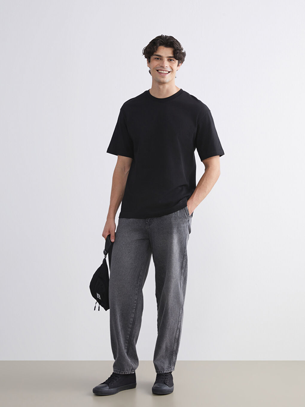 Siyah Bisiklet Yaka Erkek Tişört-1