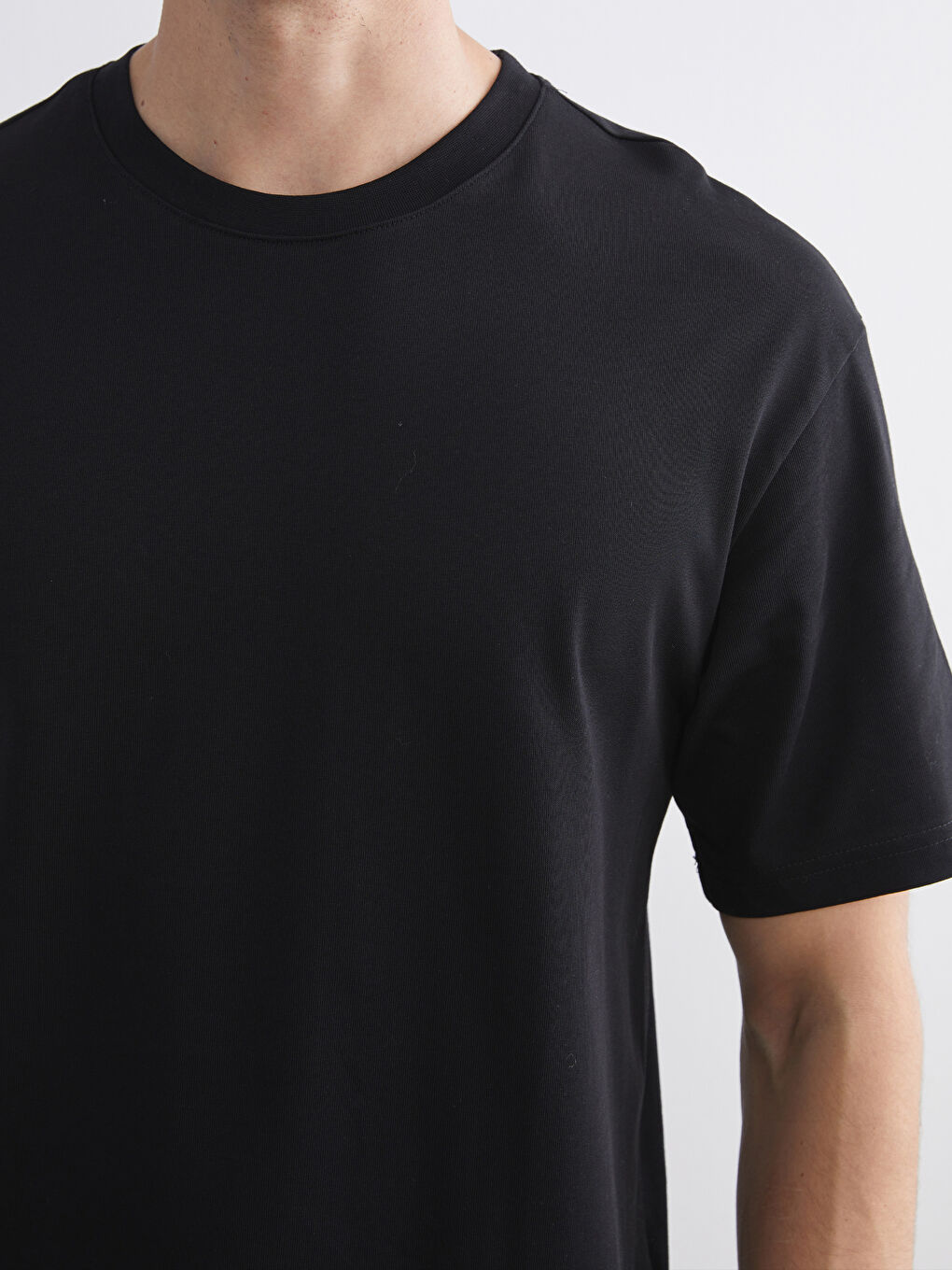 Siyah Bisiklet Yaka Erkek Tişört-2