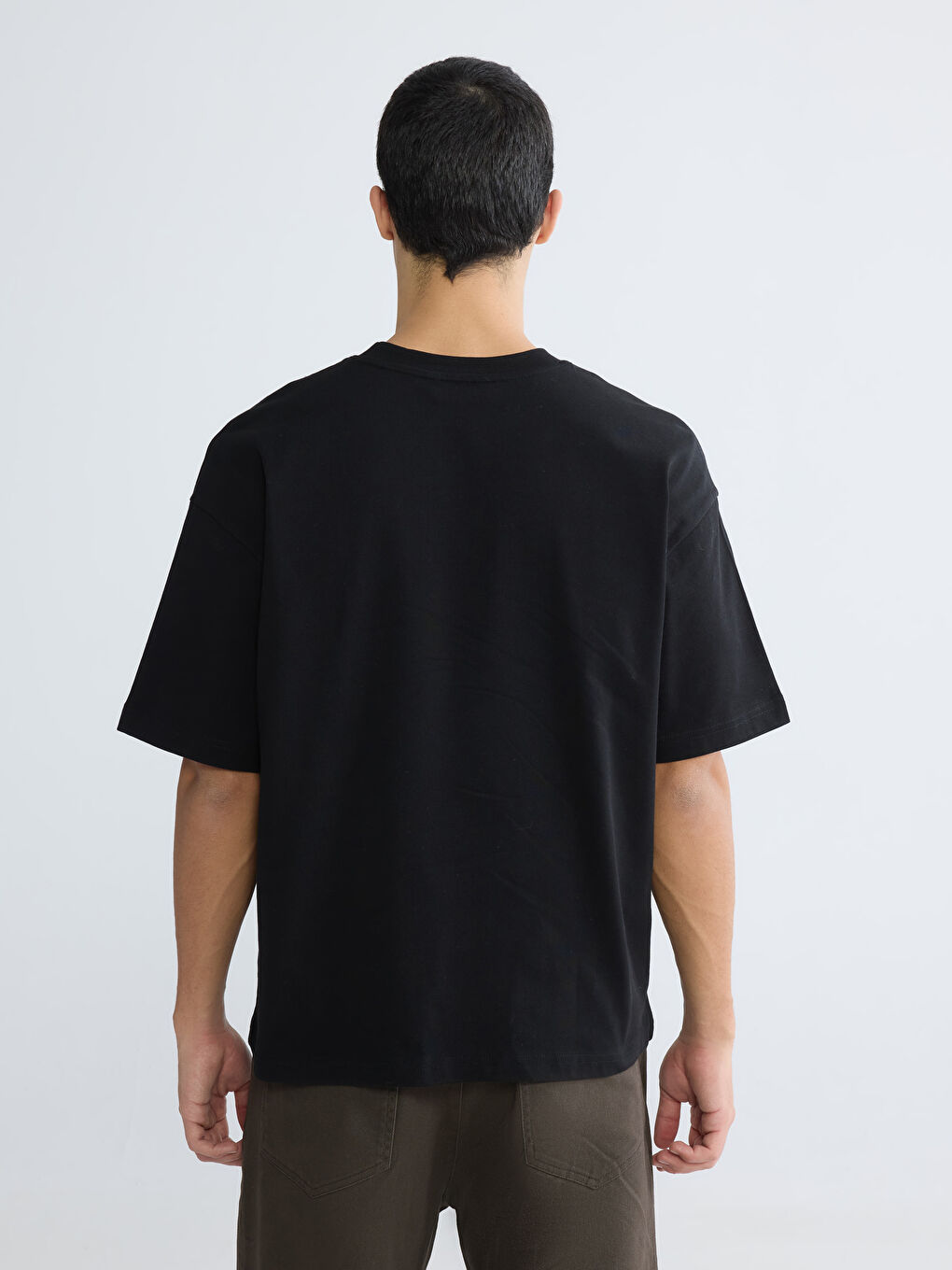 Siyah Bisiklet Yaka Erkek Oversize Fit Tişört-3