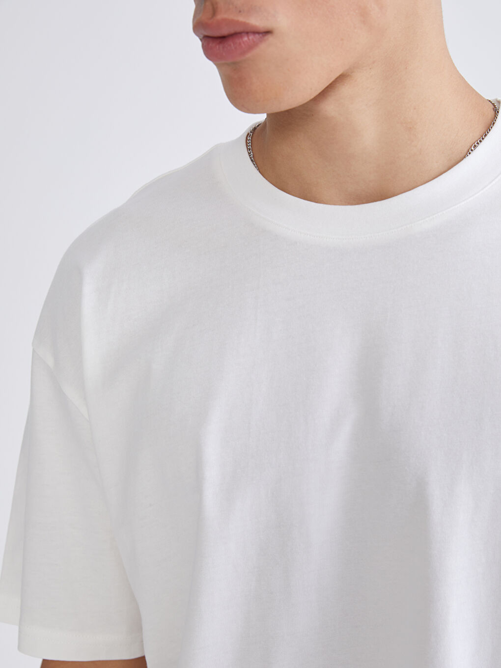 Ekru Bisiklet Yaka Erkek Oversize Fit Tişört-2