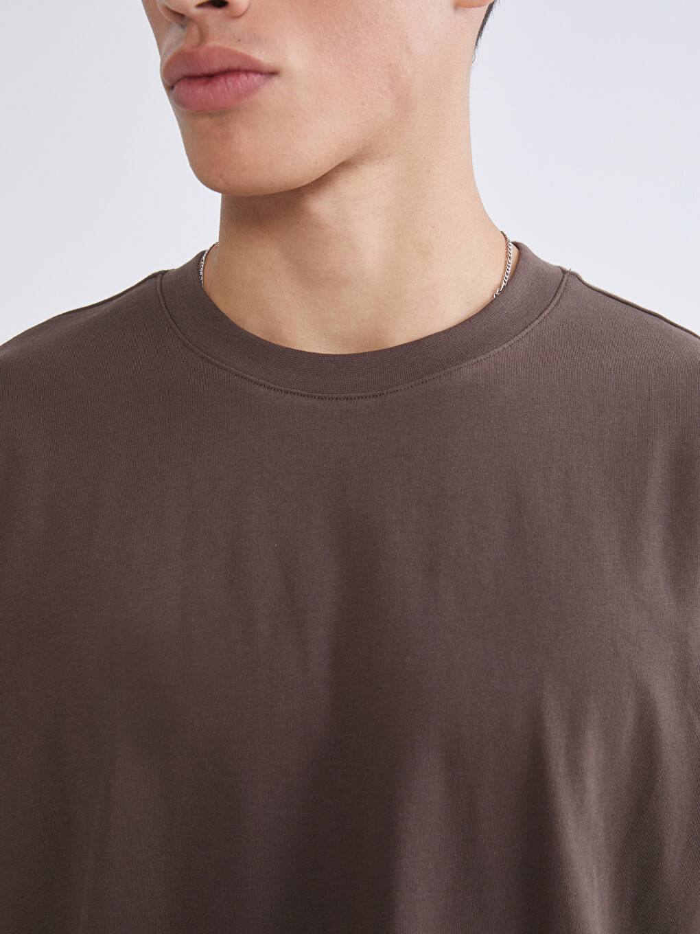 Kahverengi Bisiklet Yaka Erkek Oversize Fit Tişört-2