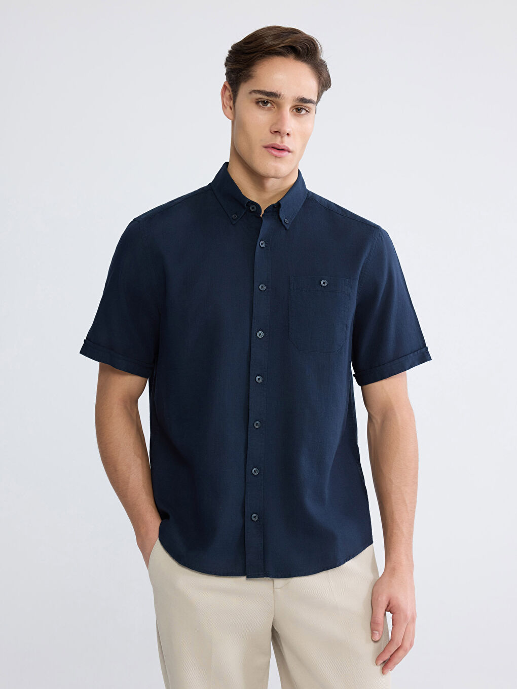 Мужская рубашка стандартного кроя из поплина-1